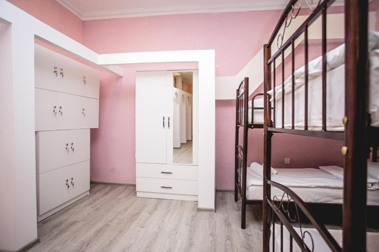Sherlock Holmes Hostel Baku Extérieur photo